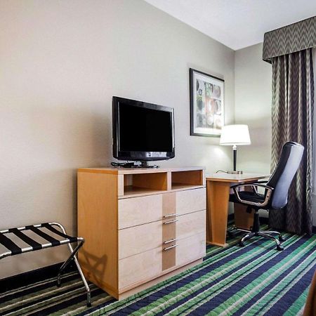 Comfort Inn Kansas City / Airport Exteriör bild