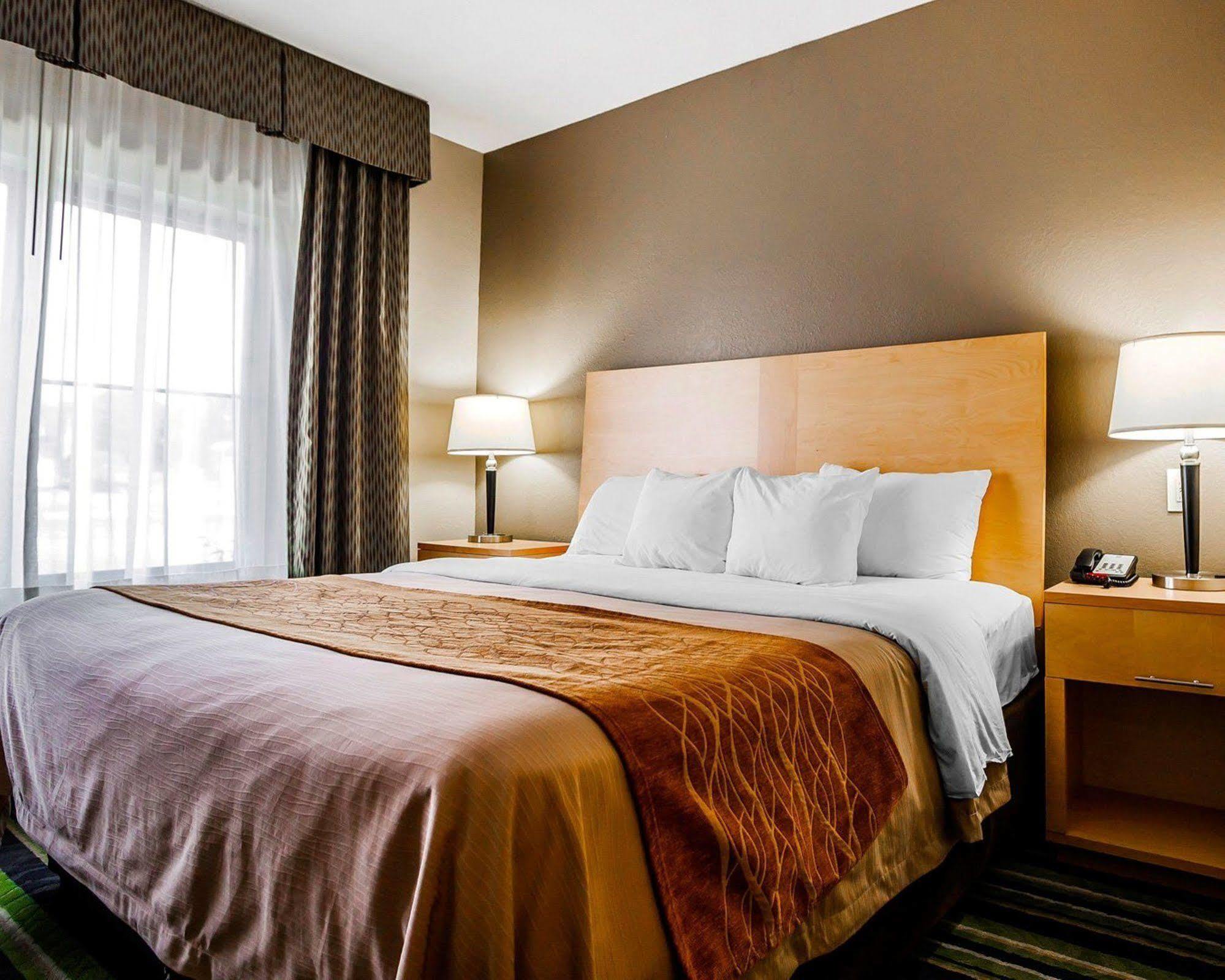Comfort Inn Kansas City / Airport Exteriör bild