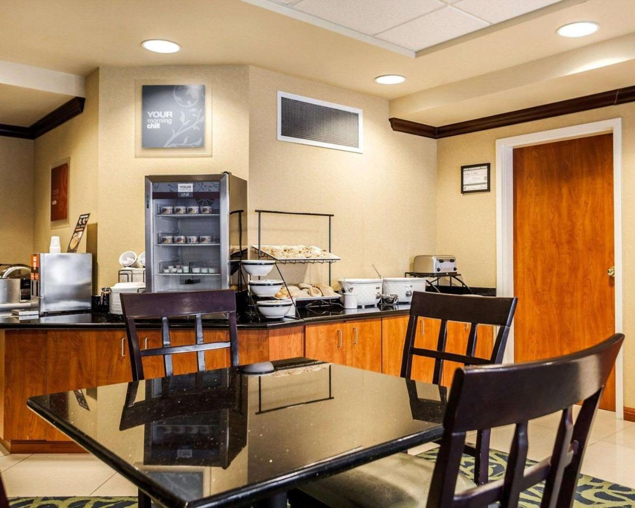 Comfort Inn Kansas City / Airport Exteriör bild