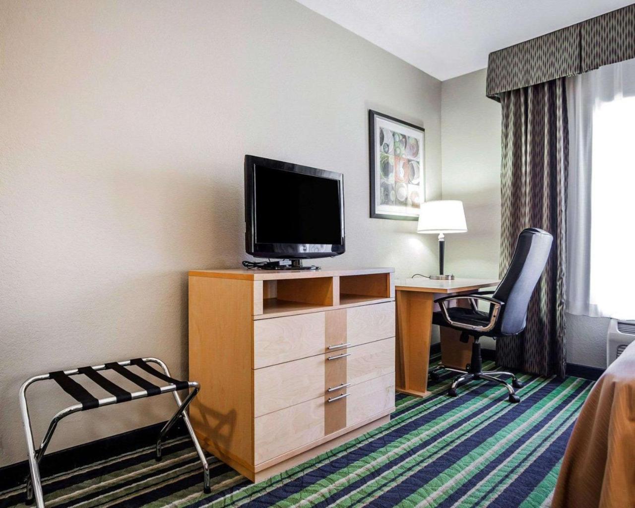 Comfort Inn Kansas City / Airport Exteriör bild