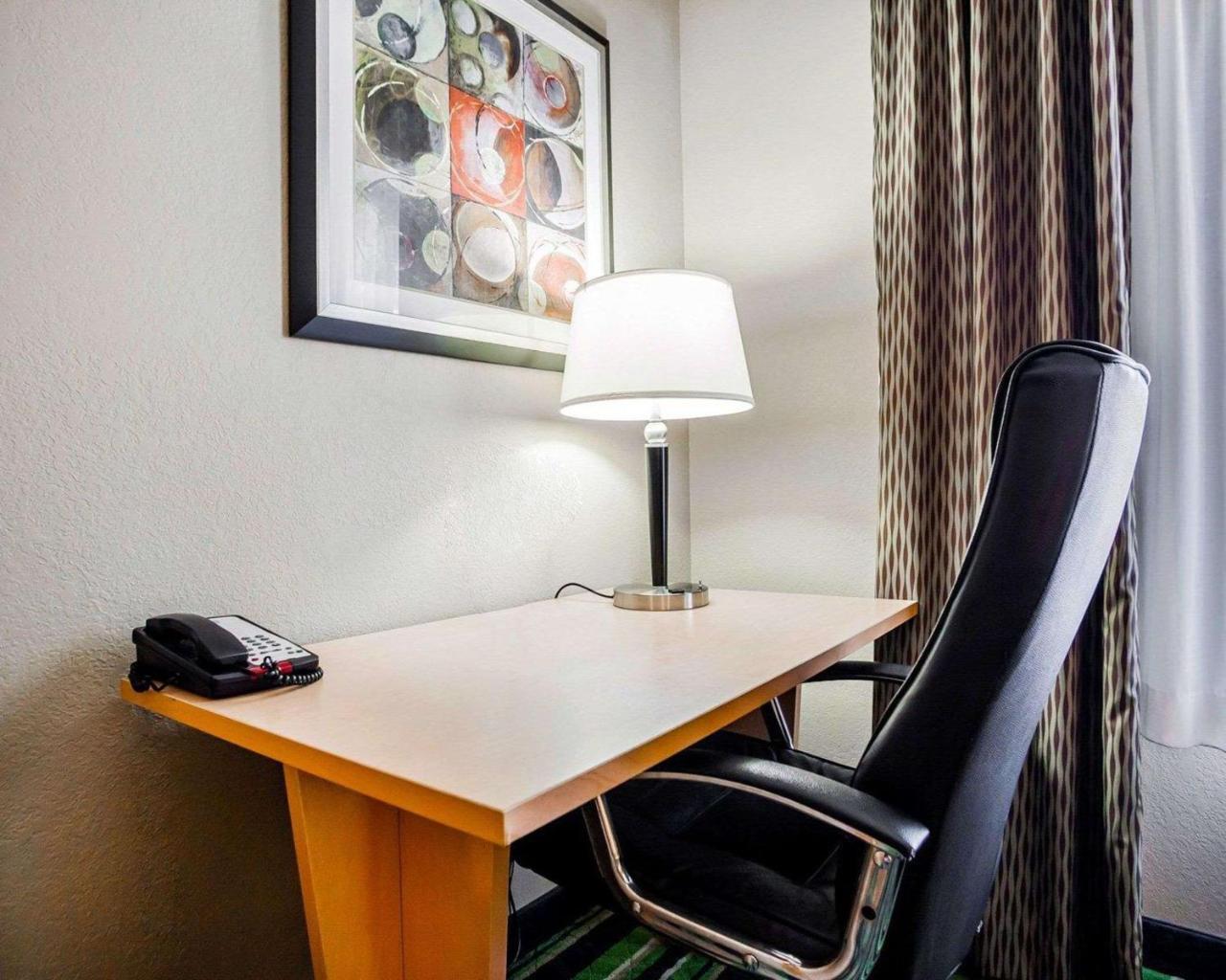 Comfort Inn Kansas City / Airport Exteriör bild
