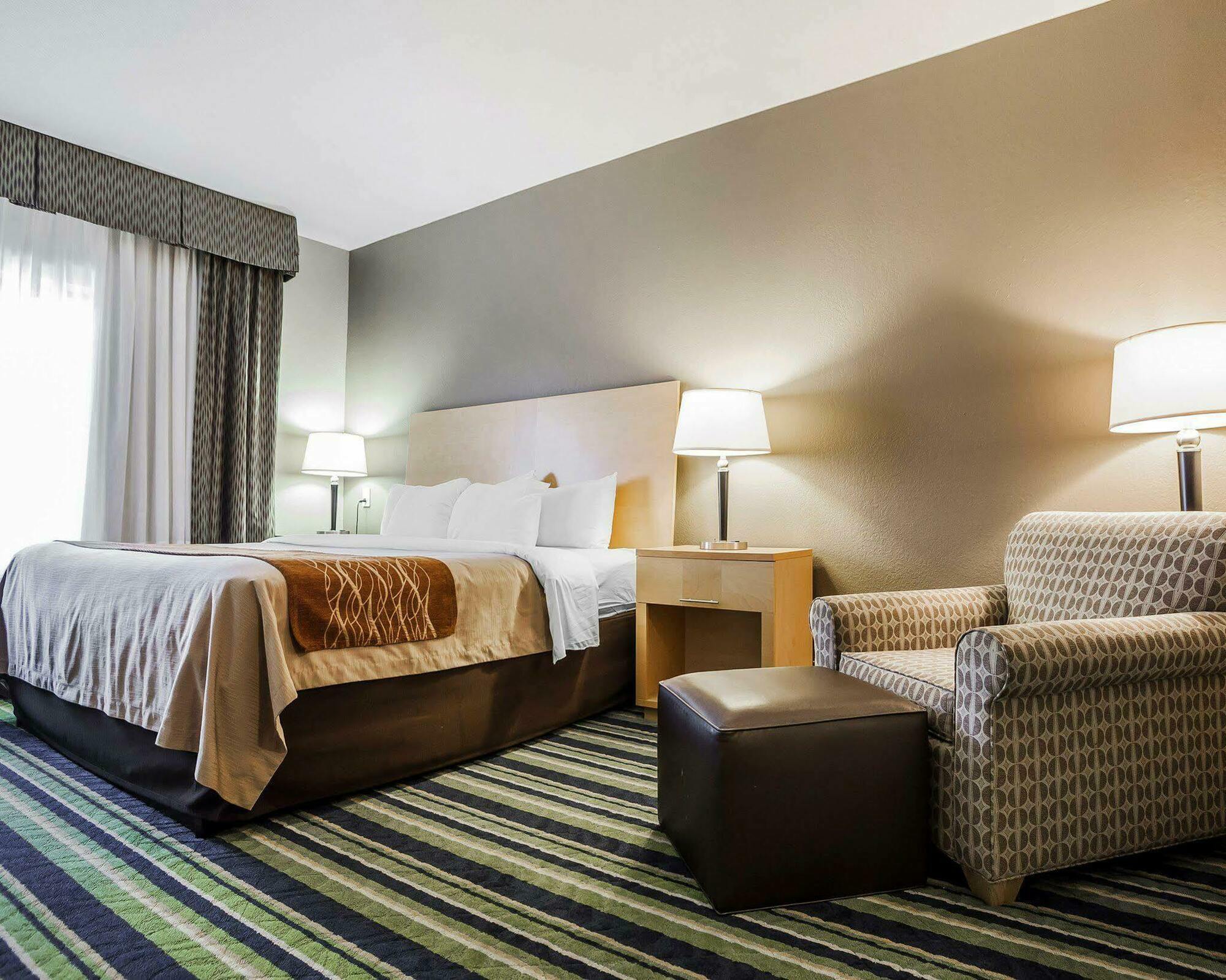 Comfort Inn Kansas City / Airport Exteriör bild