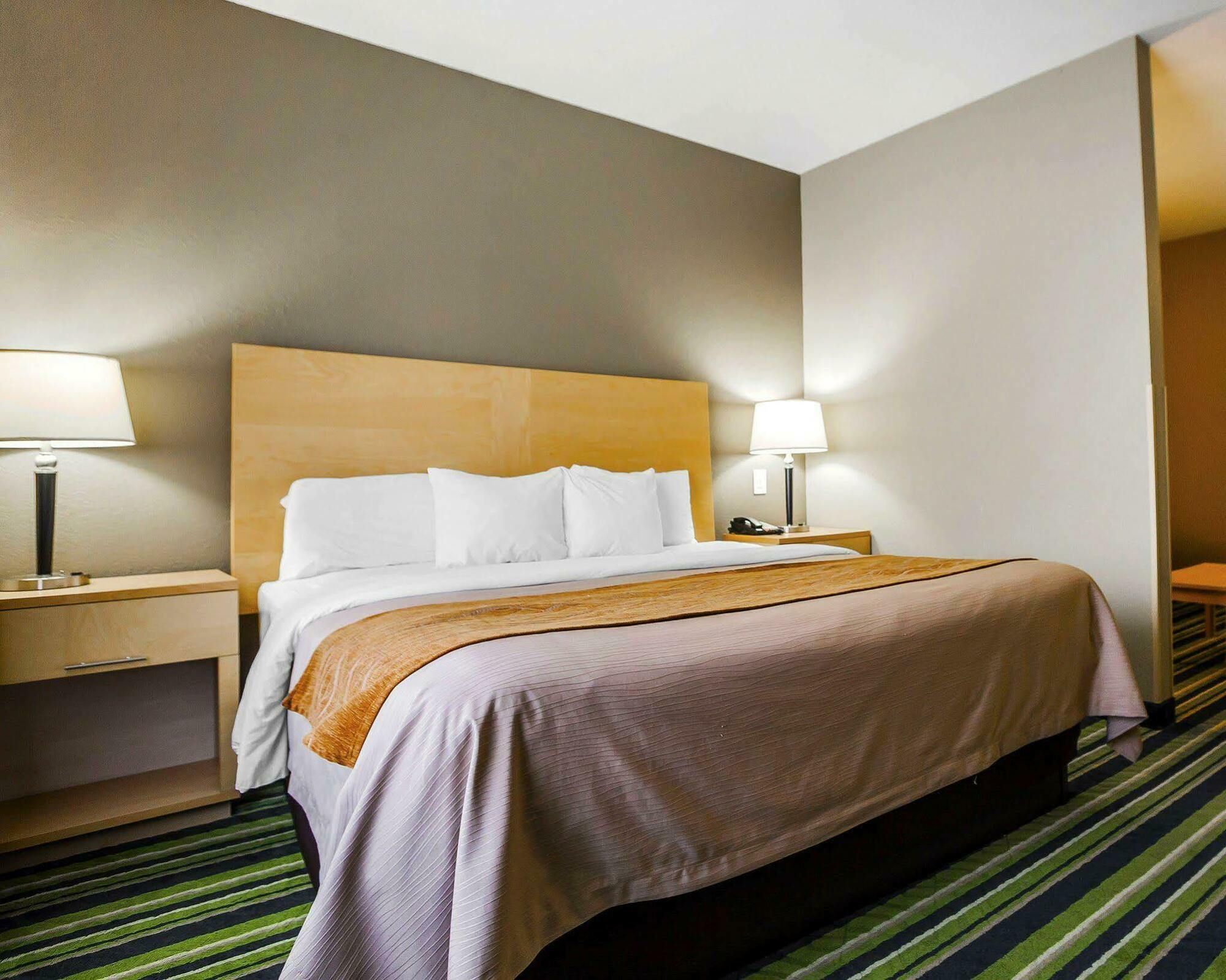 Comfort Inn Kansas City / Airport Exteriör bild