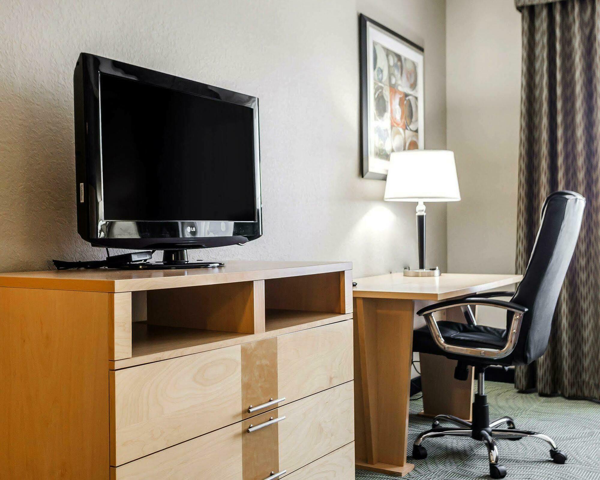 Comfort Inn Kansas City / Airport Exteriör bild